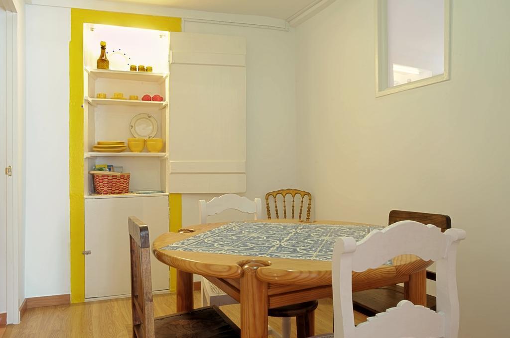 Stay Local! Maria Typical Home, Near Flea Market Lisboa Rom bilde